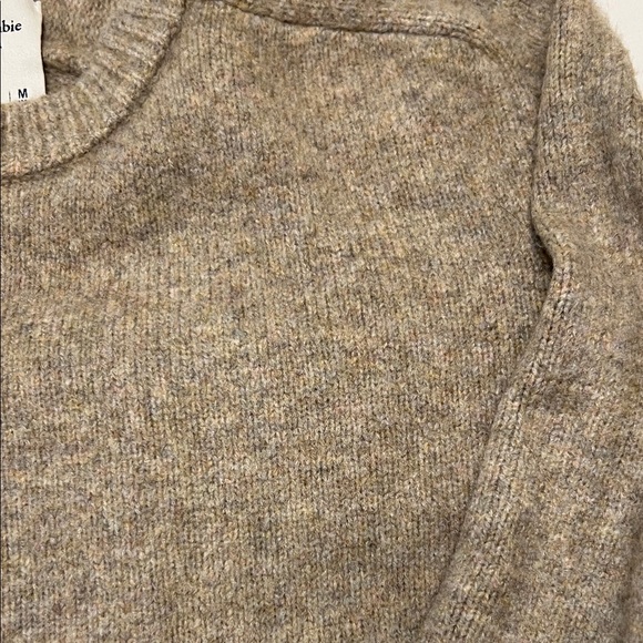 Abercrombie & Fitch Women’s Crewneck Sweater - Picture 4 of 6
